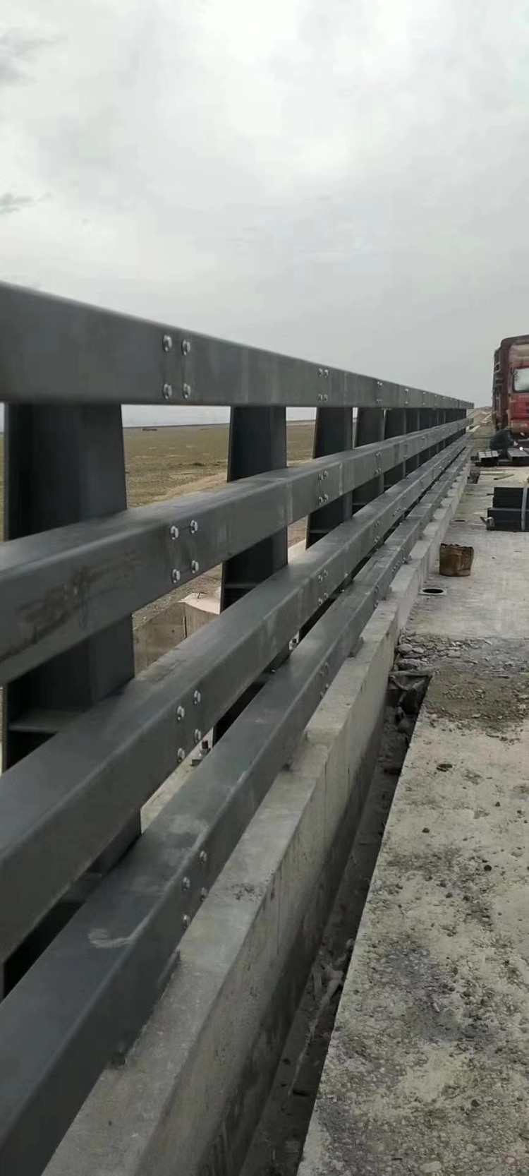 四橫梁防撞護(hù)欄 四橫梁防撞護(hù)欄